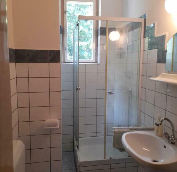 חדר סטנדרט לארבעה, Bendegúz Villa