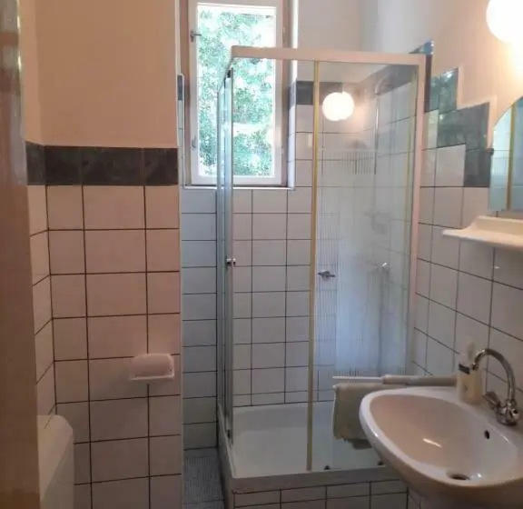 اتاق استاندارد چهار تخته, Bendegúz Villa
