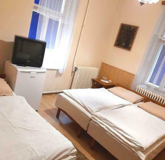 חדר סטנדרט לשלושה, Bendegúz Villa