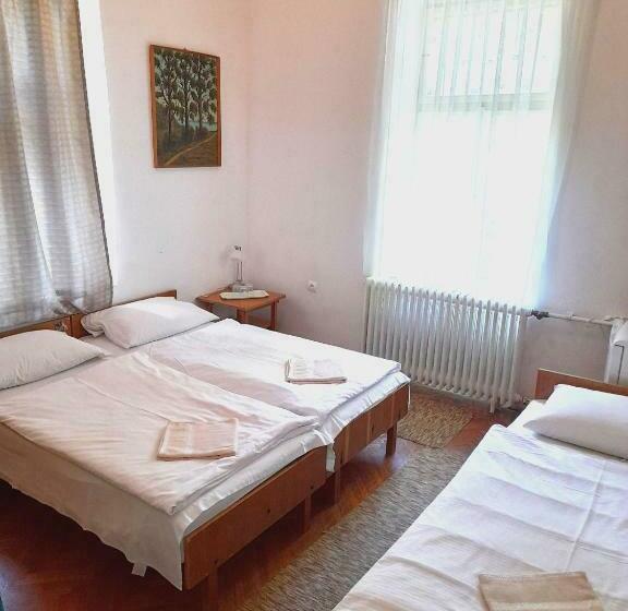 חדר סטנדרט לשלושה, Bendegúz Villa