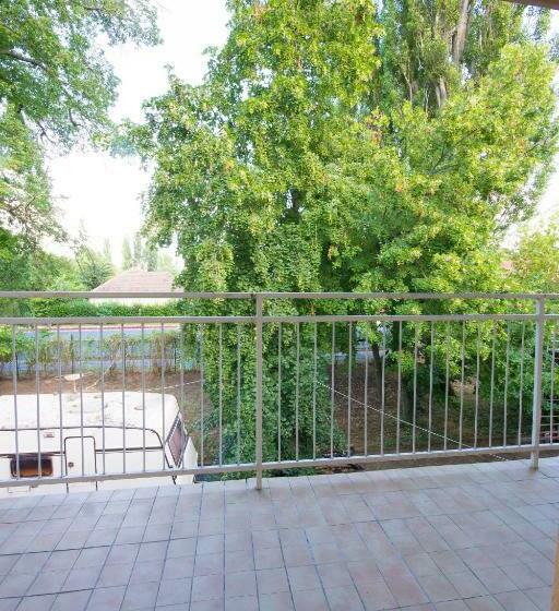 חדר לארבעה סטנדרטי עם מרפסת, Bendegúz Villa