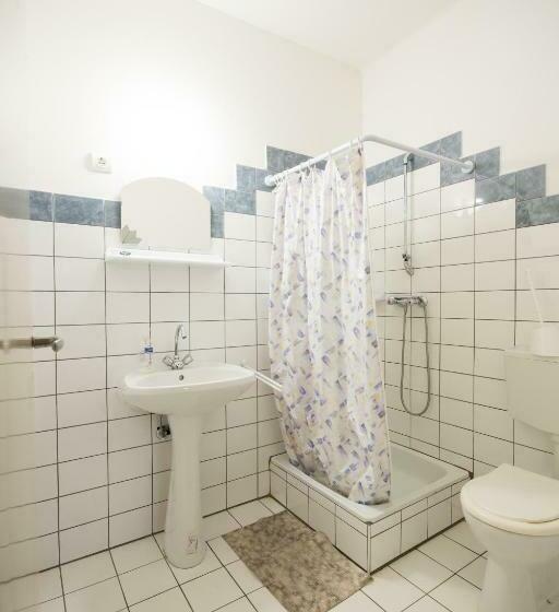 חדר לארבעה סטנדרטי עם מרפסת, Bendegúz Villa