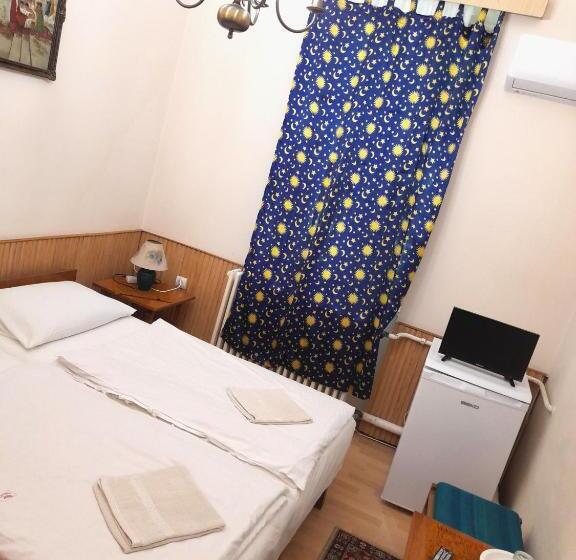 Номер Стандарт, Bendegúz Villa