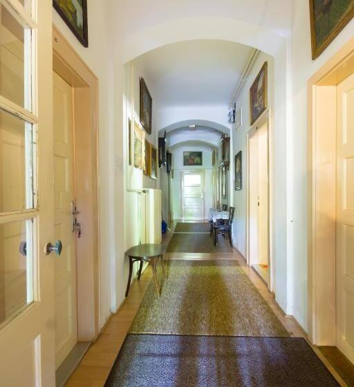 Номер Стандарт, Bendegúz Villa