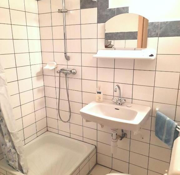 חדר אקונומי, Bendegúz Villa