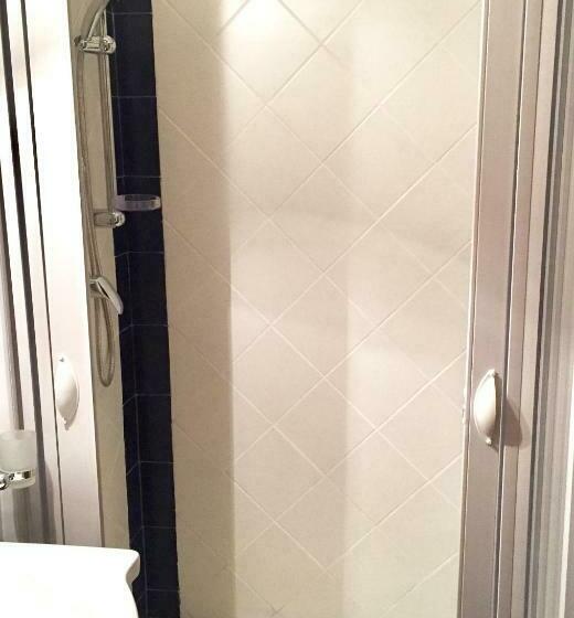 غرفة قياسية, La Finestra Sul Lago