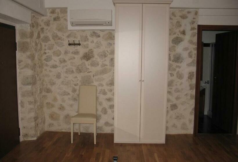 غرفة قياسية, La Finestra Sul Lago