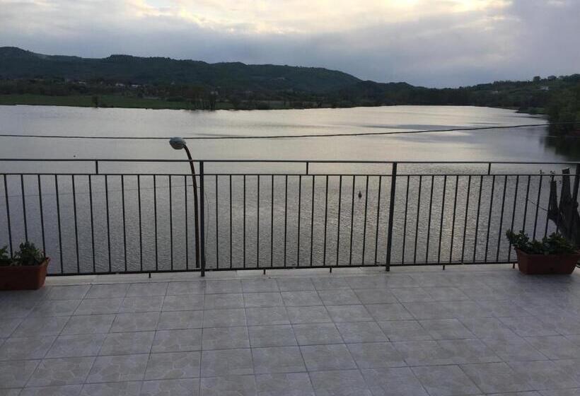 غرفة قياسية مطلّة علي البحيرة, La Finestra Sul Lago