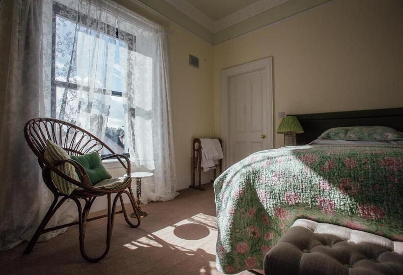 חדר דלוקס, Tom Blake House