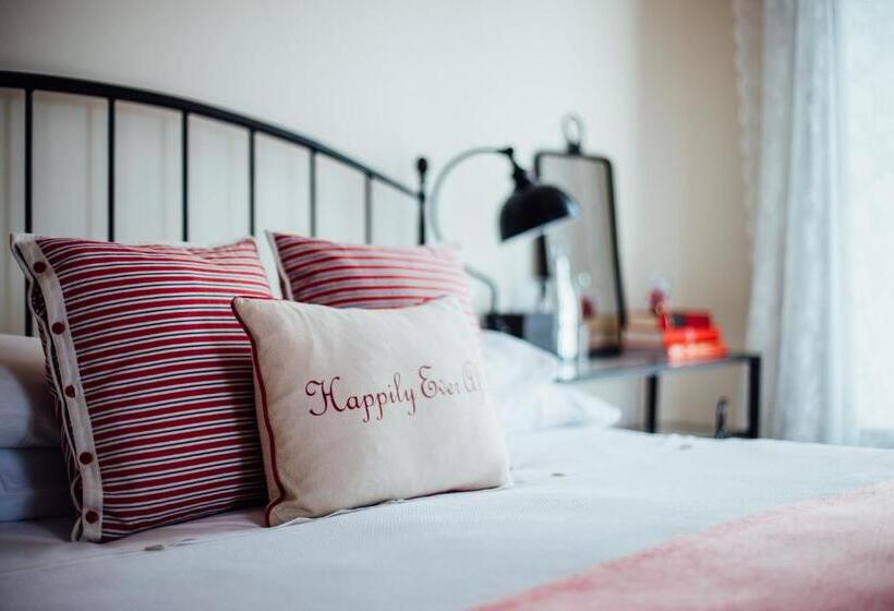 חדר דלוקס, Tom Blake House