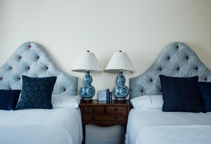 חדר דלוקס, Tom Blake House