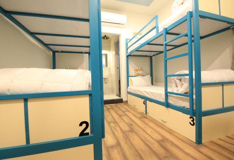 Кровать в Общей Комнате, Blue Beds Hostel