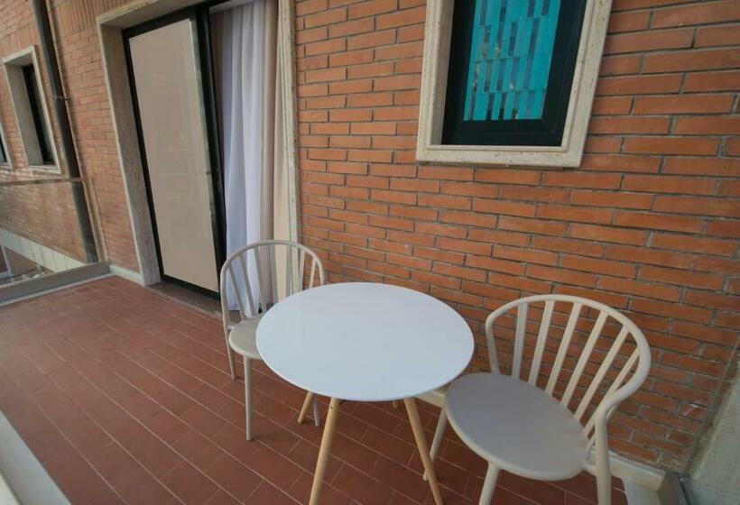 חדר דלוקס עם מרפסת, De Charme