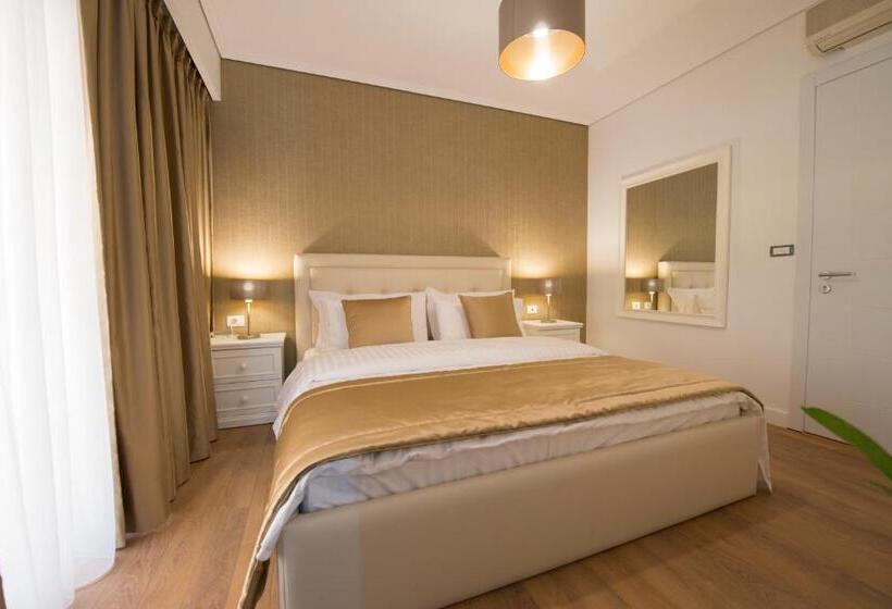 חדר דלוקס, De Charme