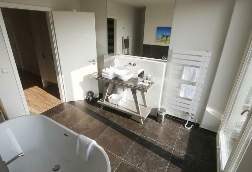 디럭스 룸, Easy Living