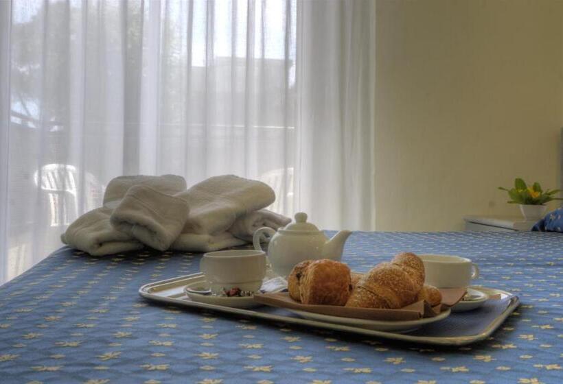 标准三人间, Reggiana