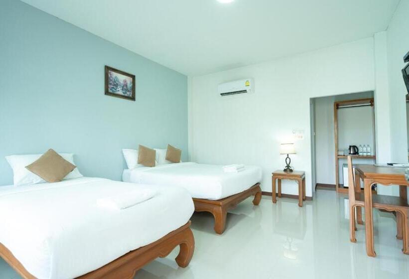 Трехместный Номер Стандарт с Балконом, Lamphurai Riverside Resort And Spa