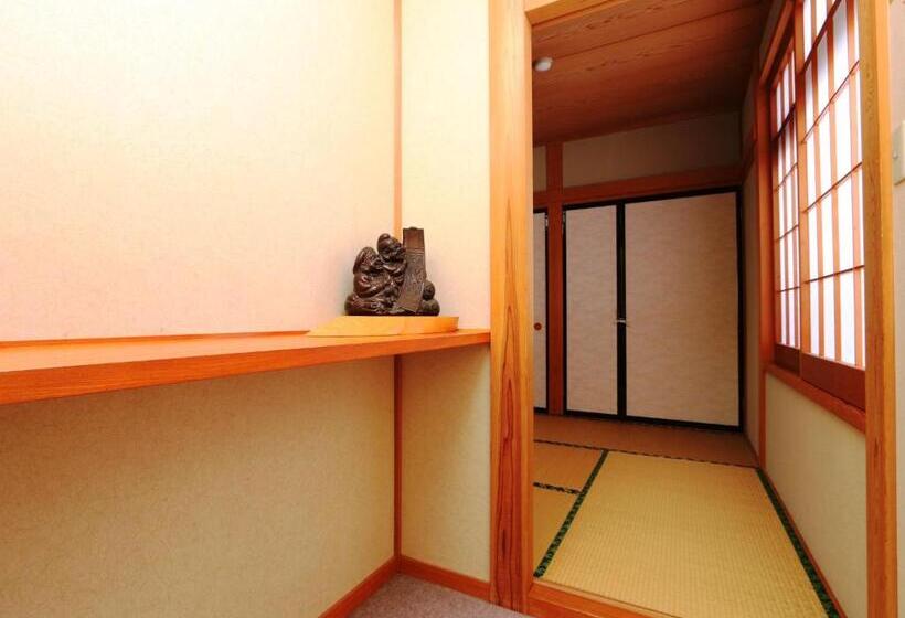 패밀리 룸, Minshuku Kojima