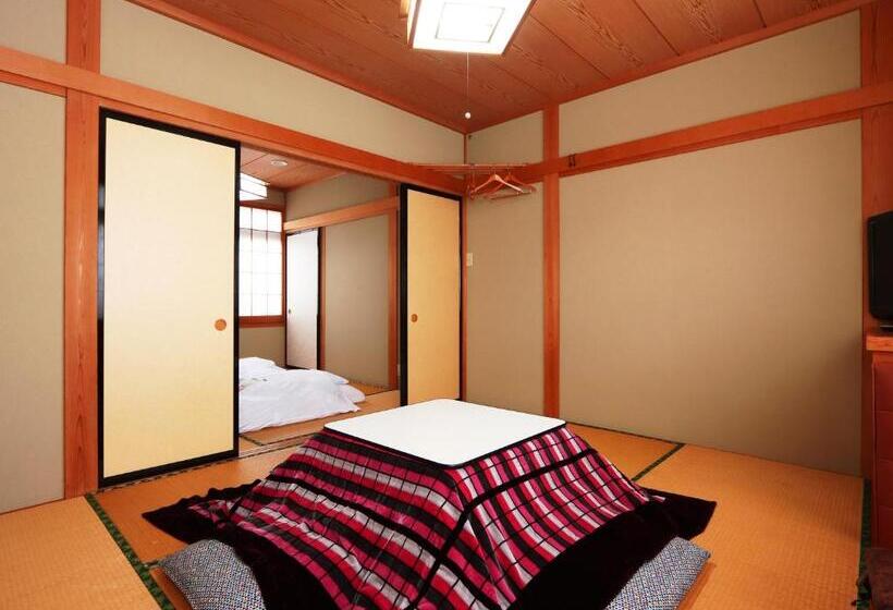 패밀리 룸, Minshuku Kojima