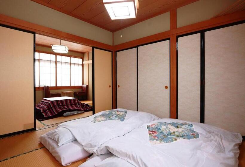 패밀리 룸, Minshuku Kojima