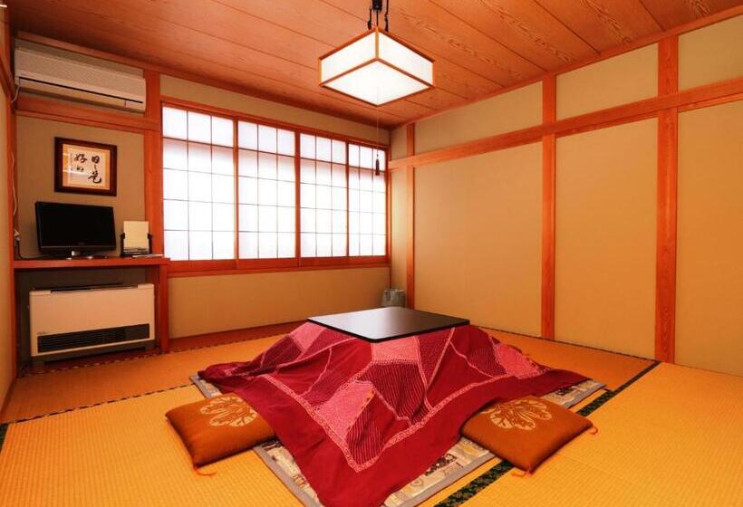 标准三人间共用浴室, Minshuku Kojima