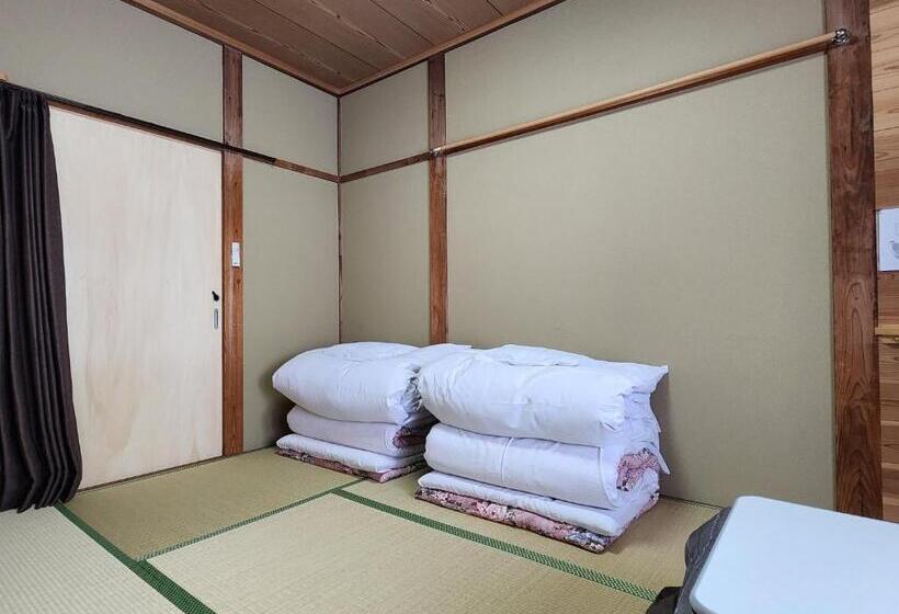 이코노미 룸 공용욕실, Minshuku Kojima