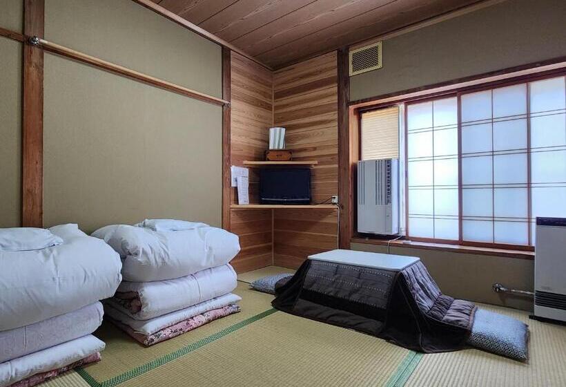 이코노미 룸 공용욕실, Minshuku Kojima