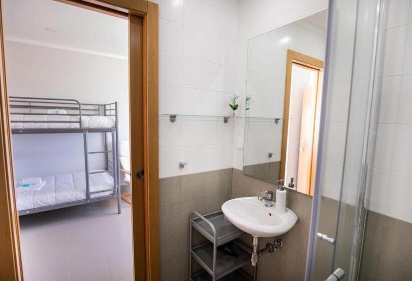 Familienzimmer seitl. Meerblick, Ericeira Atlantic   Hostel