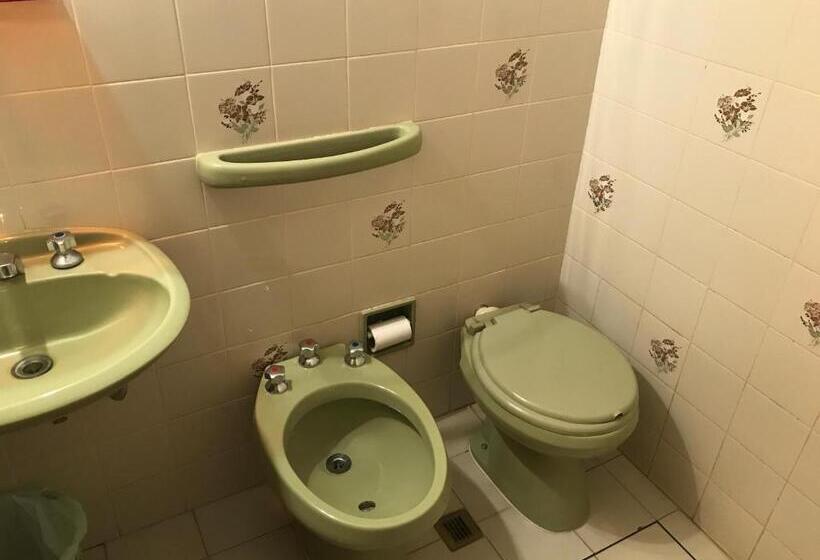 חדר סופריור לשלושה, Antares