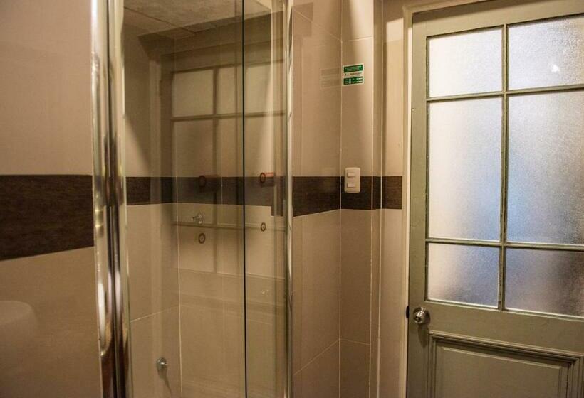 غرفة قياسية ثلاثية, Casa Zañartu