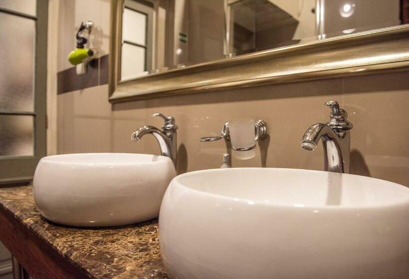 غرفة قياسية ثلاثية, Casa Zañartu