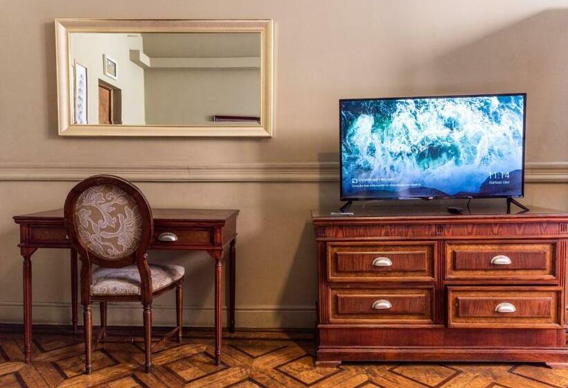 غرفة قياسية ثلاثية, Casa Zañartu