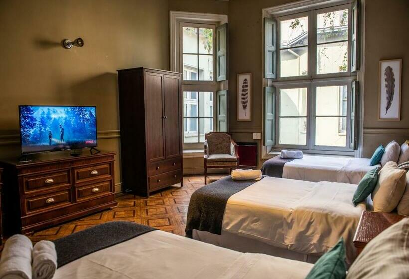 غرفة قياسية ثلاثية, Casa Zañartu