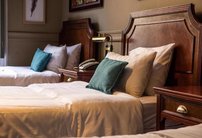 غرفة قياسية ثلاثية, Casa Zañartu