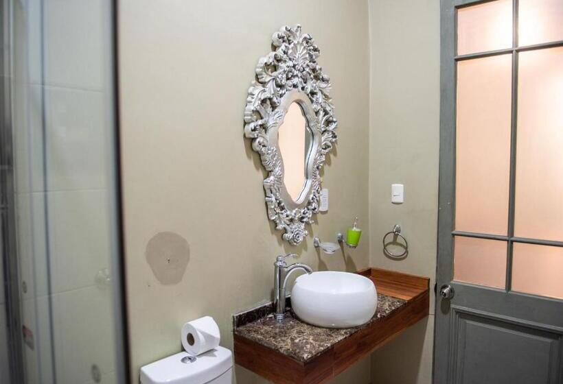 غرفة عائلية, Casa Zañartu