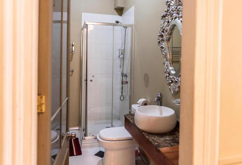 غرفة عائلية, Casa Zañartu