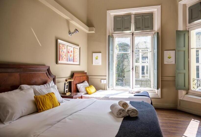 غرفة عائلية, Casa Zañartu