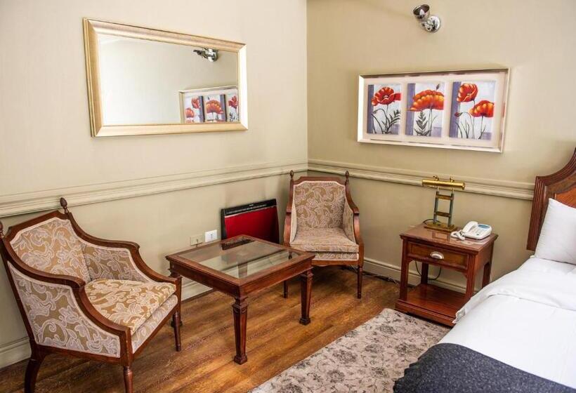 غرفة عائلية, Casa Zañartu