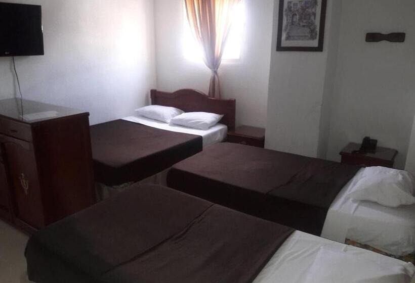 Standaard Vierpersoonskamer, Davinci Calarca