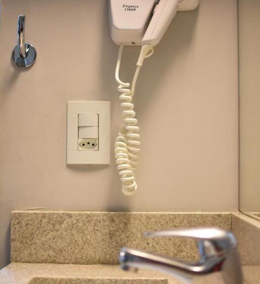 اتاق خانوادگی, Delphin Surf