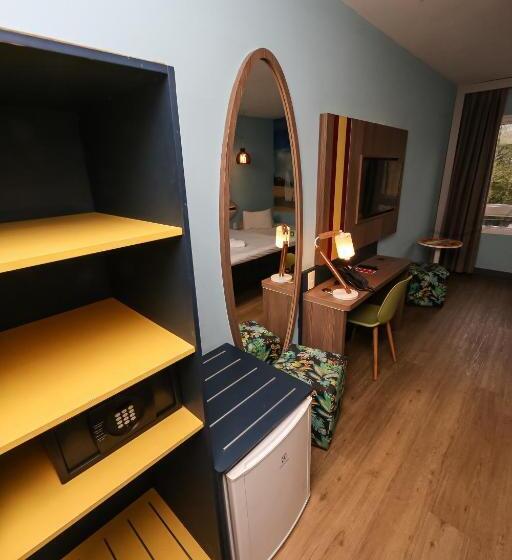 اتاق خانوادگی, Delphin Surf