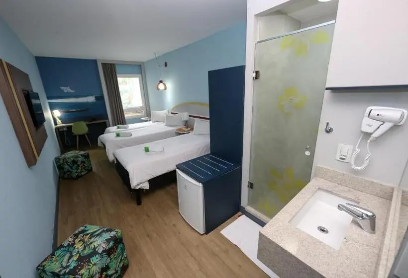 Standard Kolmen Hengen Huone, Delphin Surf