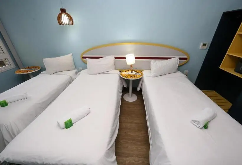 Standard Kolmen Hengen Huone, Delphin Surf