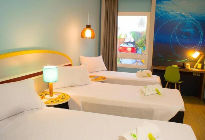 اتاق استاندارد سه نفره, Delphin Surf