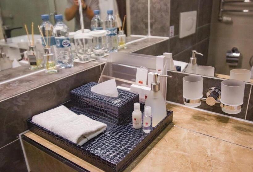 اتاق استاندارد, Feride