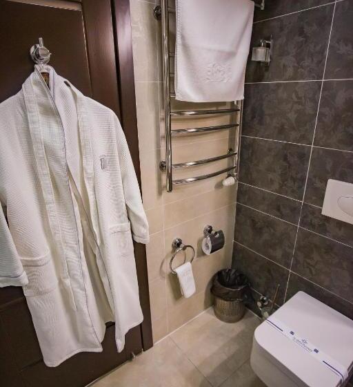 اتاق لوکس, Feride