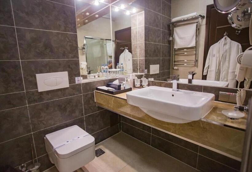 اتاق لوکس, Feride