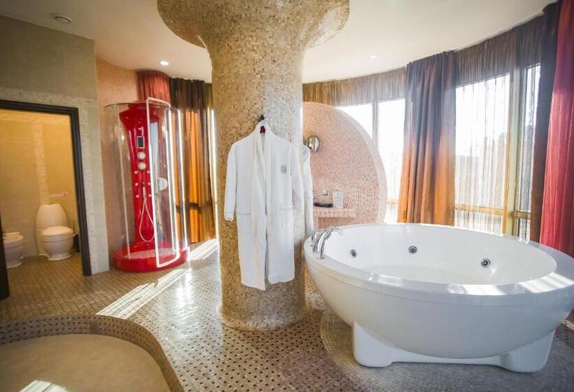 سوئیت با تخت بزرگ, Feride