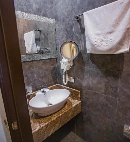 سوئیت با تخت بزرگ, Feride