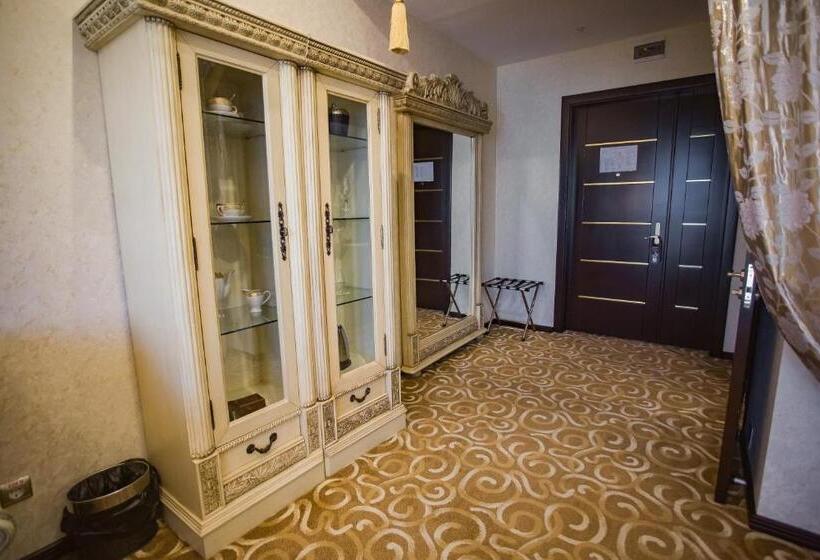 سوئیت با تخت بزرگ, Feride